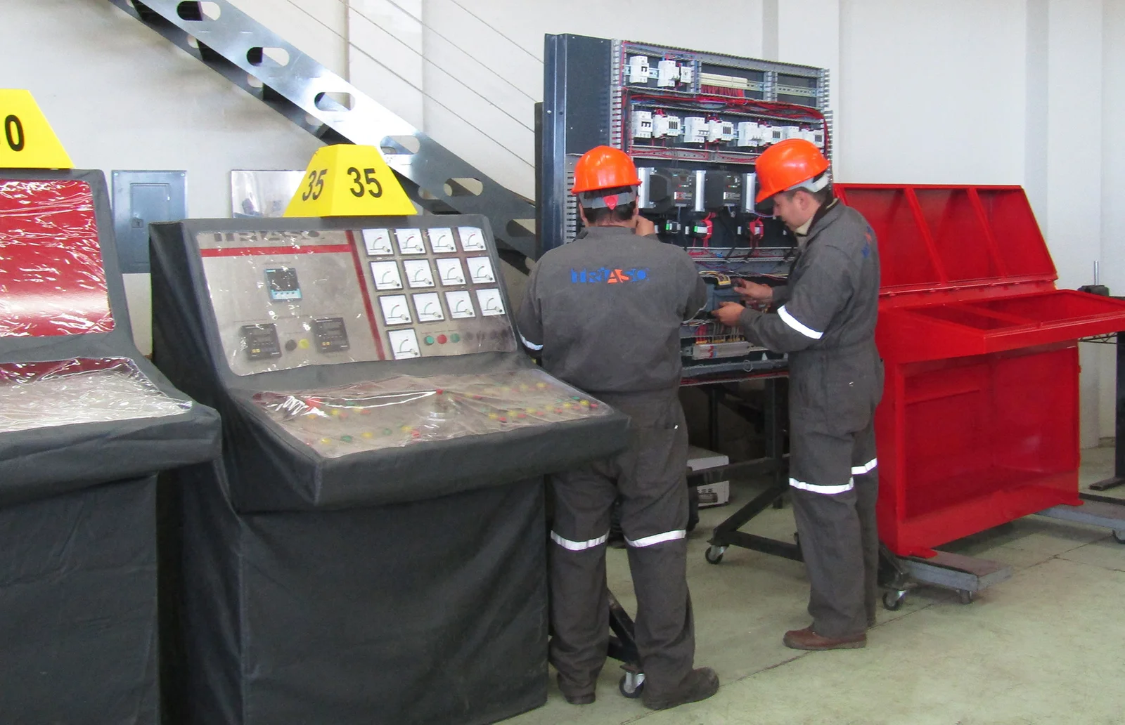 Fabricación de consolas de control